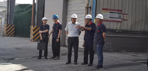 集團公司黨委委員、股份公司黨委書記、總經(jīng)理蔣培進到建材公司調(diào)...